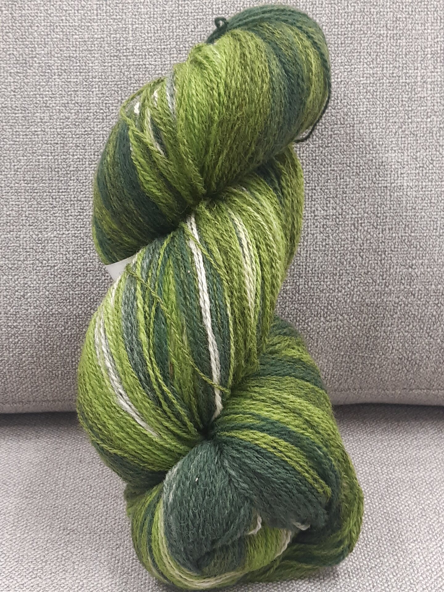 Aade Lõng Vironvilla 8/2 vyyhti monivärinen Green-white n. 260g