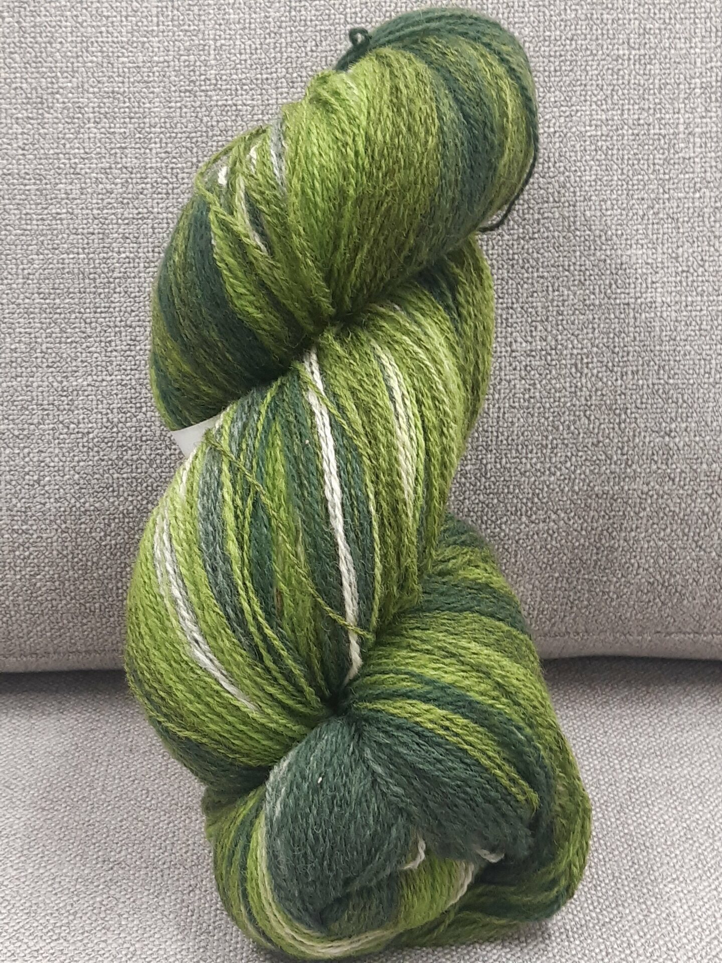 Aade Lõng Vironvilla 8/2 vyyhti monivärinen Green-white n. 230g