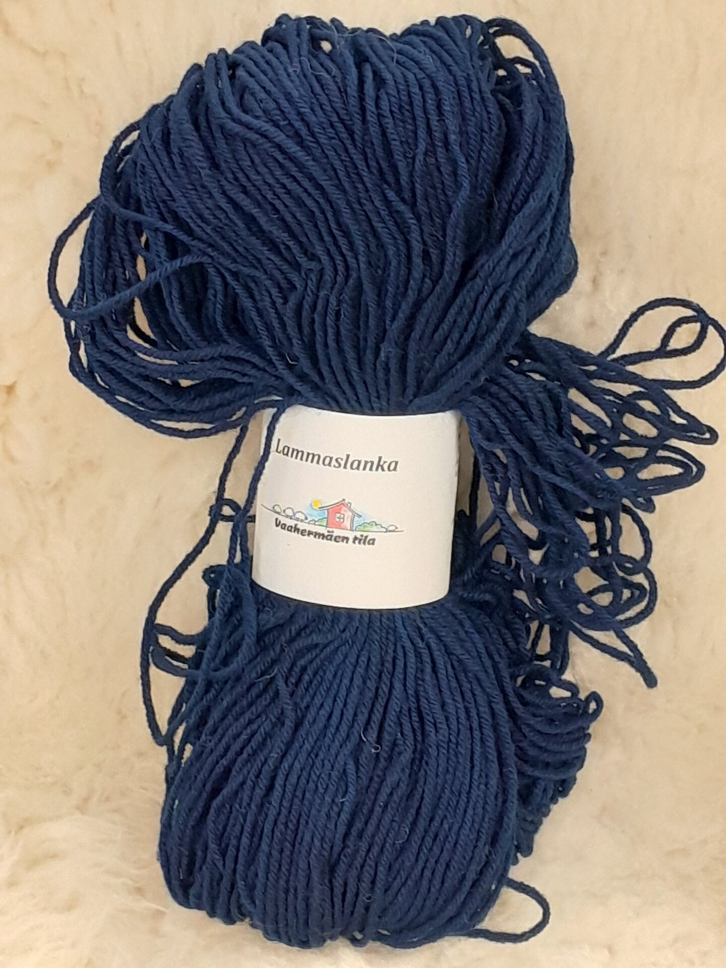 Kasvivärjätty kampalanka 110x4, 100g n. 210m LV+indigo