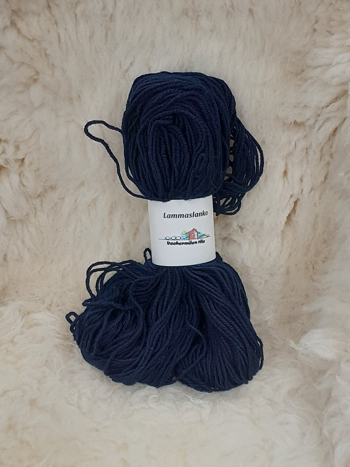 Kasvivärjätty kampalanka 110x4, 100g n. 210m Indigo