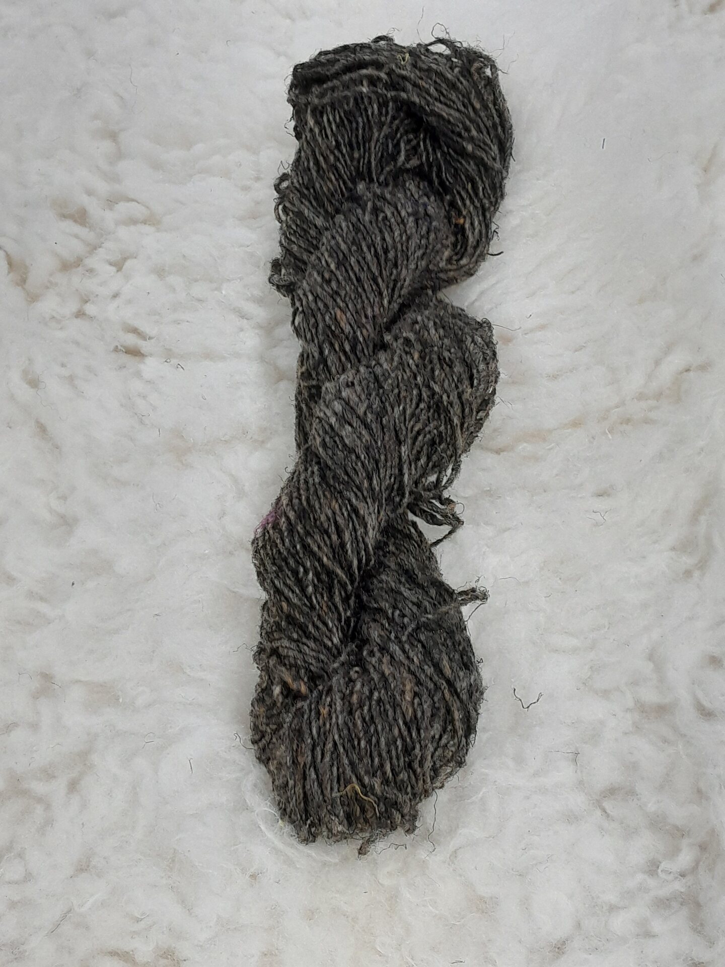 Nokkonen, konekehrätty Ruskea