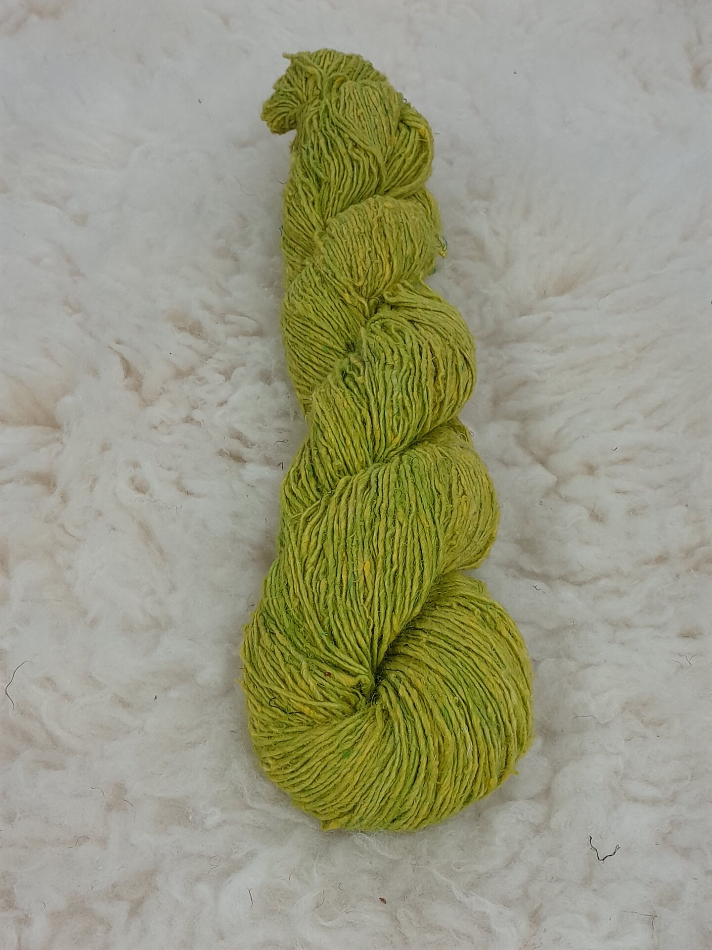 Nokkonen, konekehrätty Keltavihreä