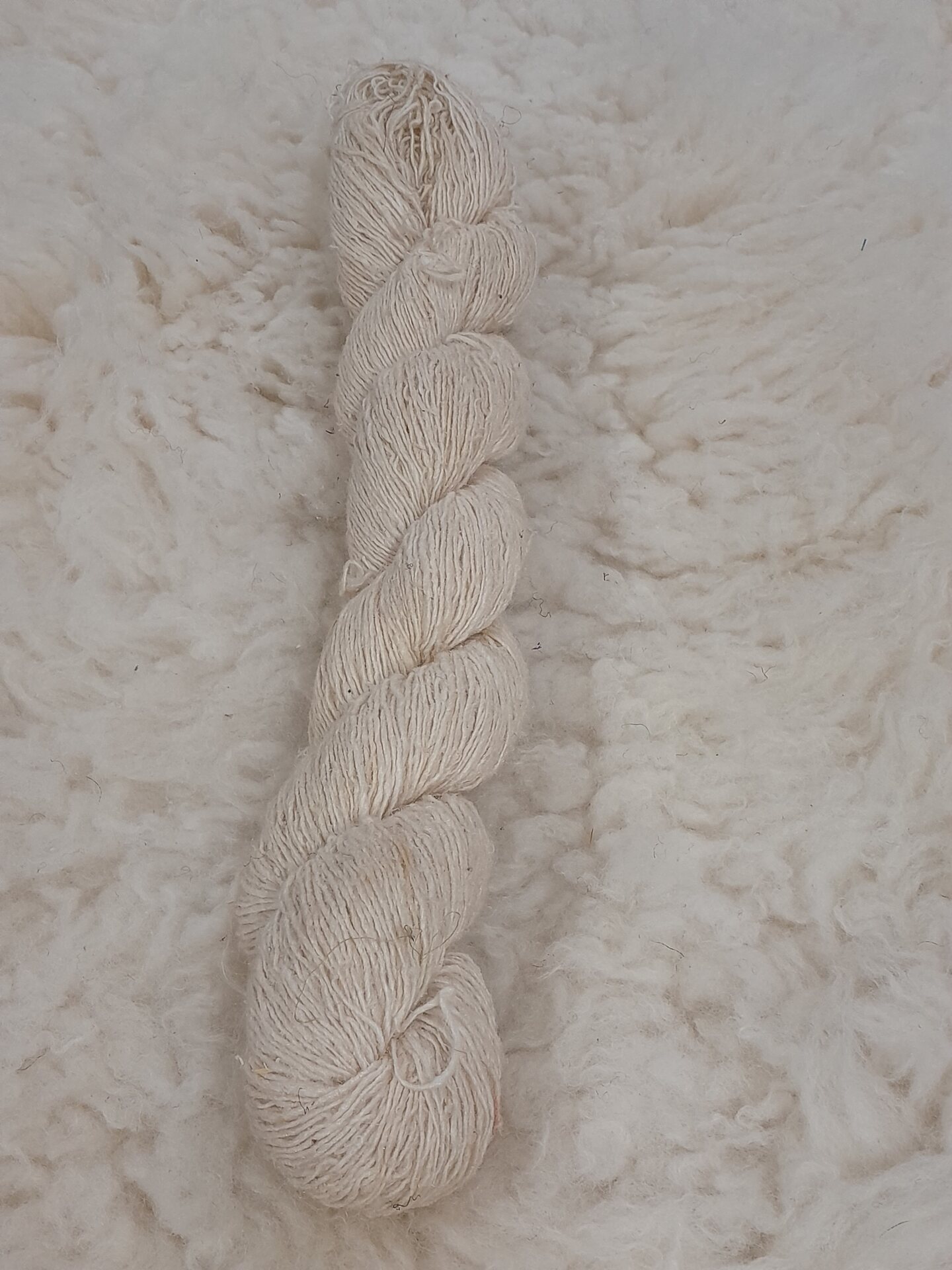 Nokkonen, konekehrätty Luonnonvalkoinen