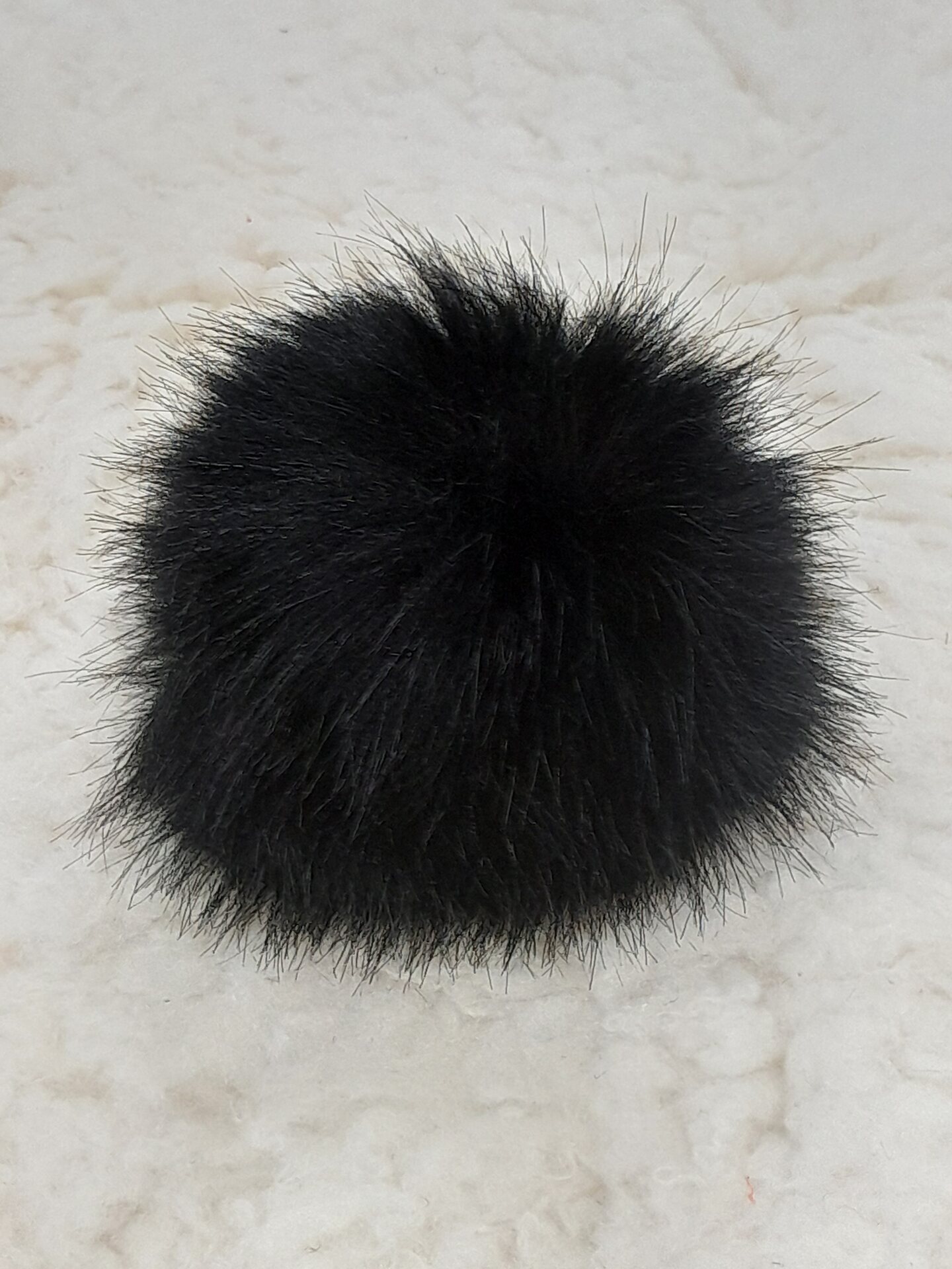 Muhkea tupsu 12cm Musta