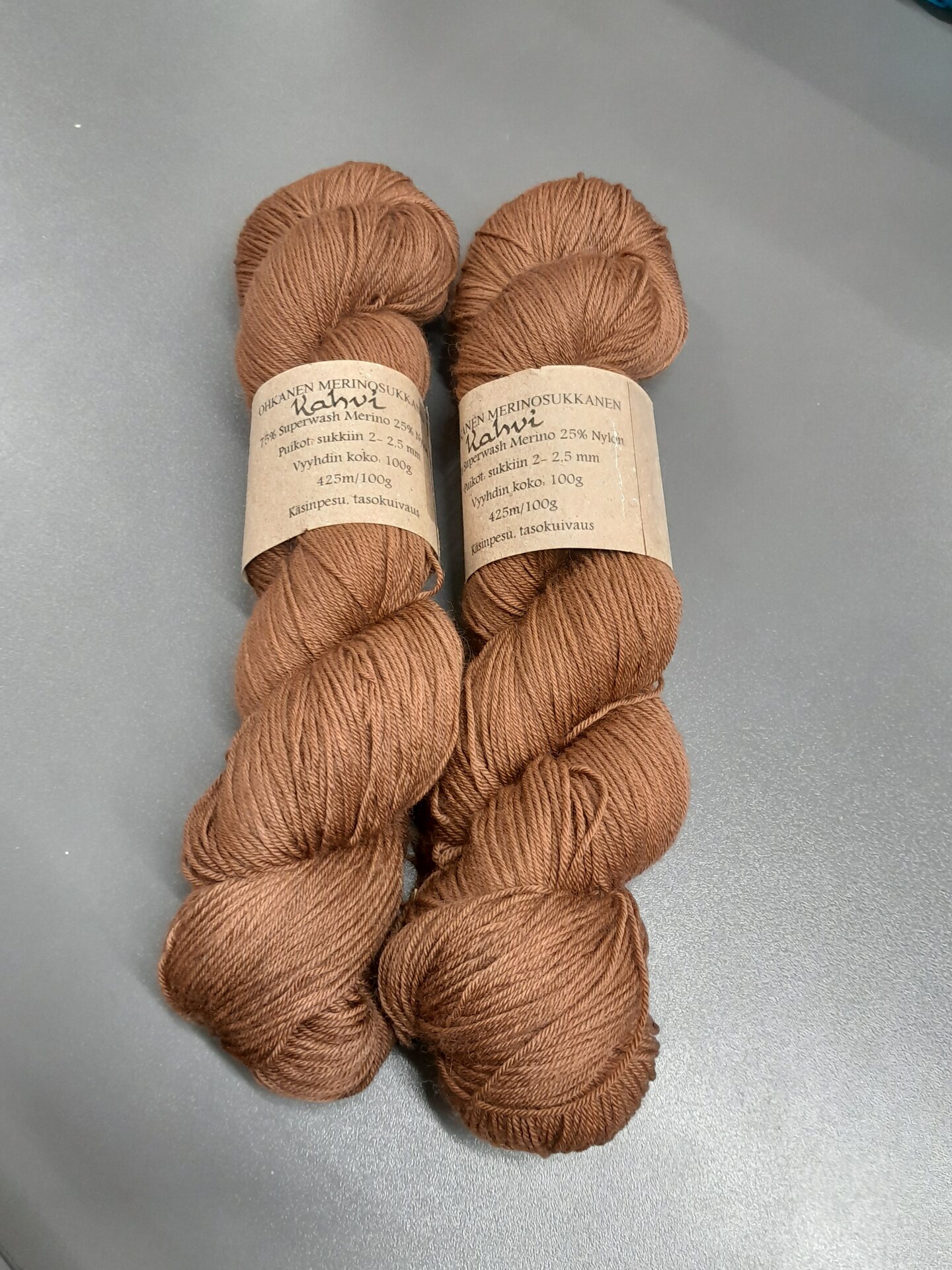 Skeinfinity Ohkanen merinosukkanen Kahvi