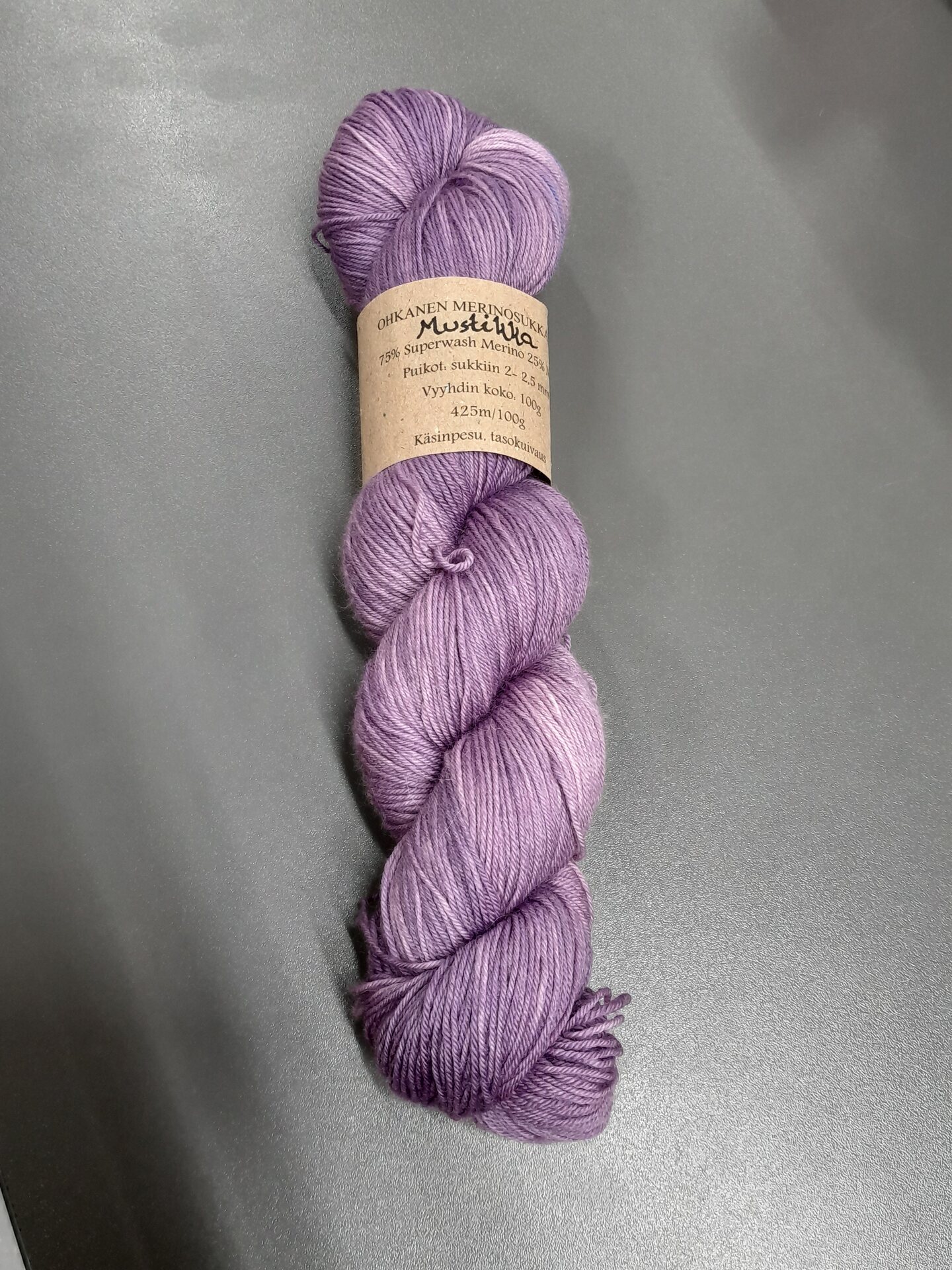 Skeinfinity Ohkanen merinosukkanen Mustikka