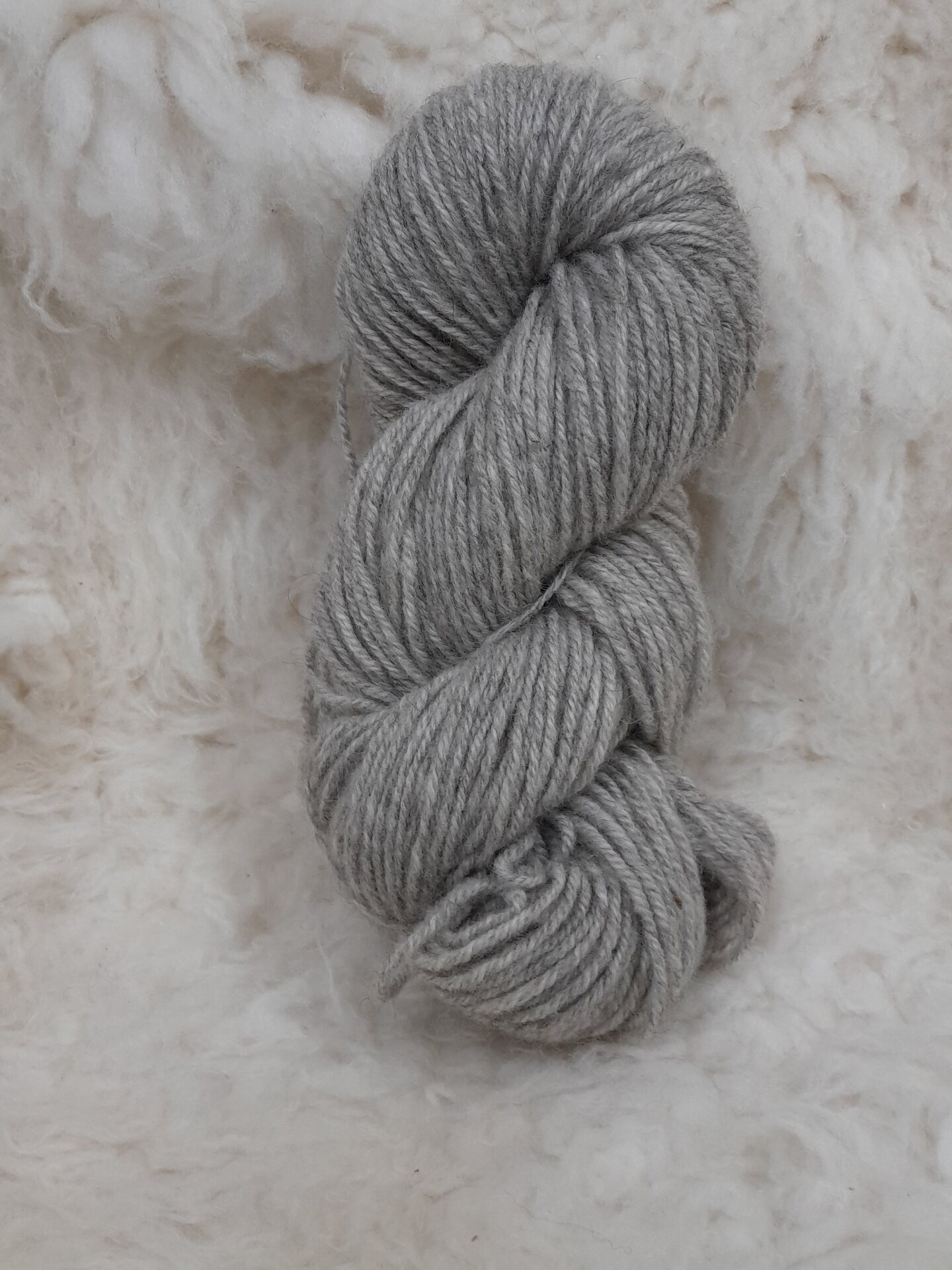 Lammaspuoti Pohjolanpässi Kainuunharmas karstalanka 180x3 n. 100g Värjäämätön vaalea harmaa