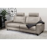 Huonekalukeidas-mallisto Muru 3-istuttava löhösohva, sähkömekanismilla ja semianiliini nahkaverhoilulla. 220cm leveä. Adria Light Gray A0500