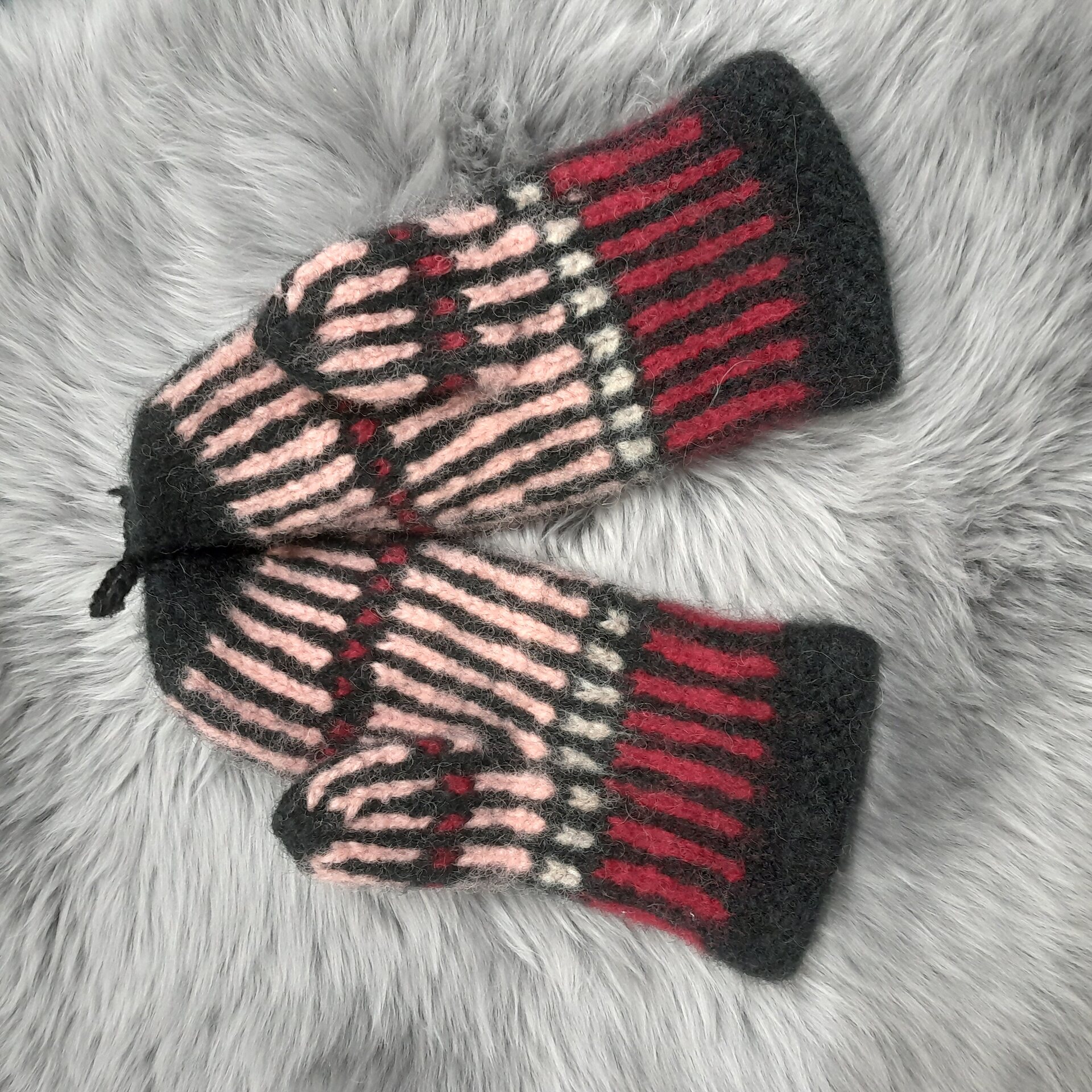 Tuula Tanner Vanutetut vanttuut kirjava S