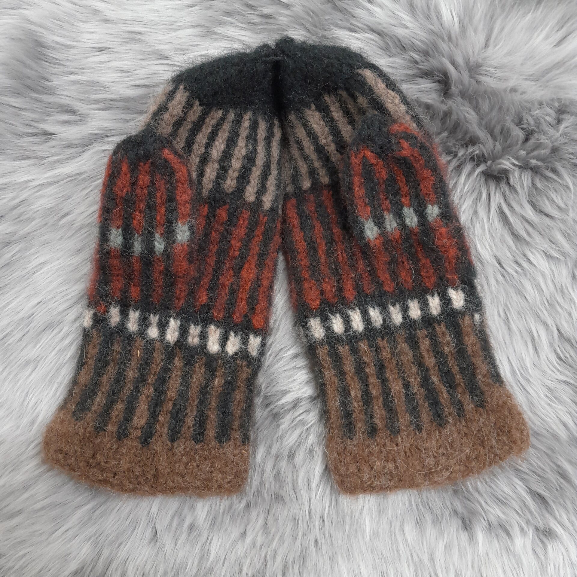 Tuula Tanner Vanutetut vanttuut kirjava M