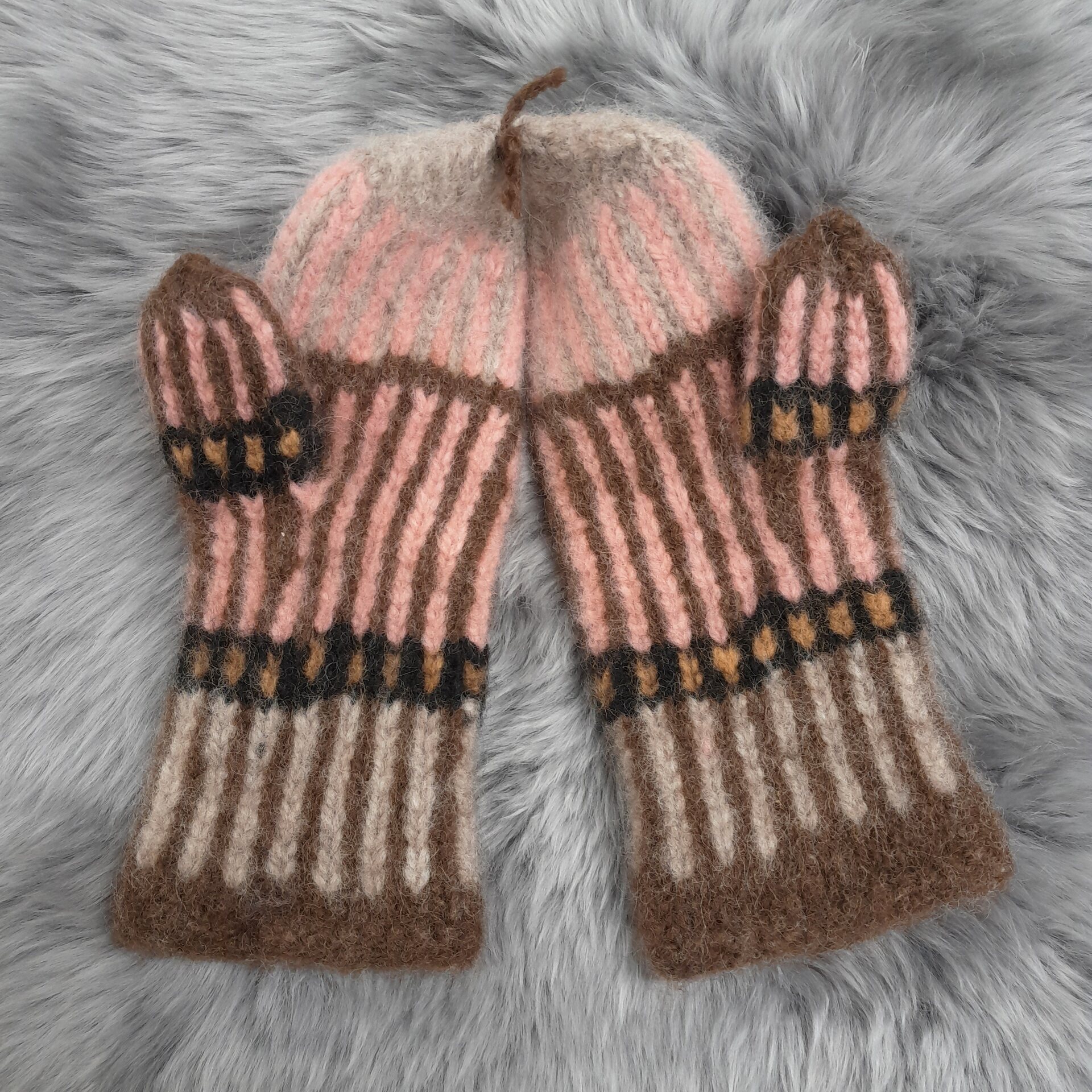 Tuula Tanner Vanutetut vanttuut kirjava M