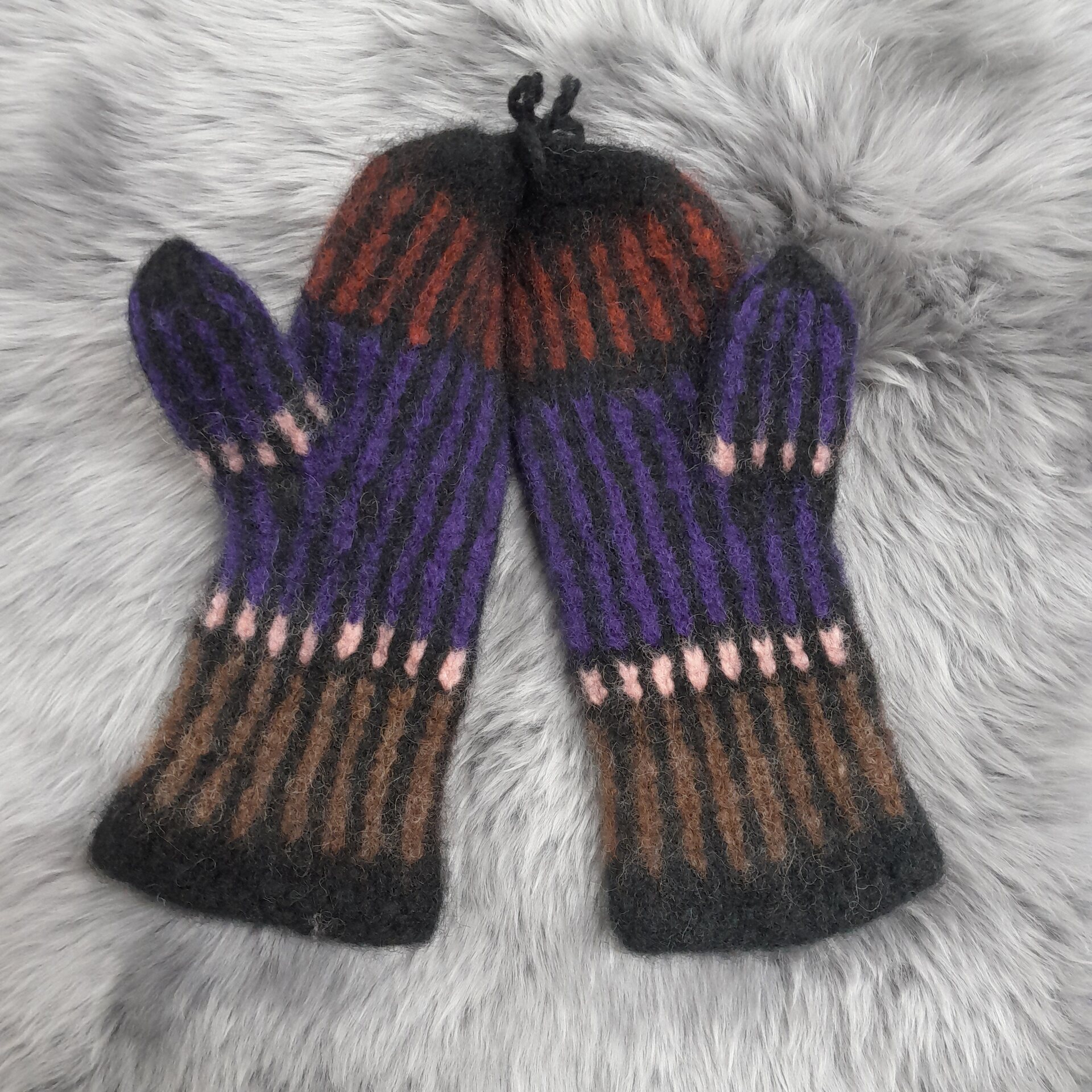 Tuula Tanner Vanutetut vanttuut kirjava S