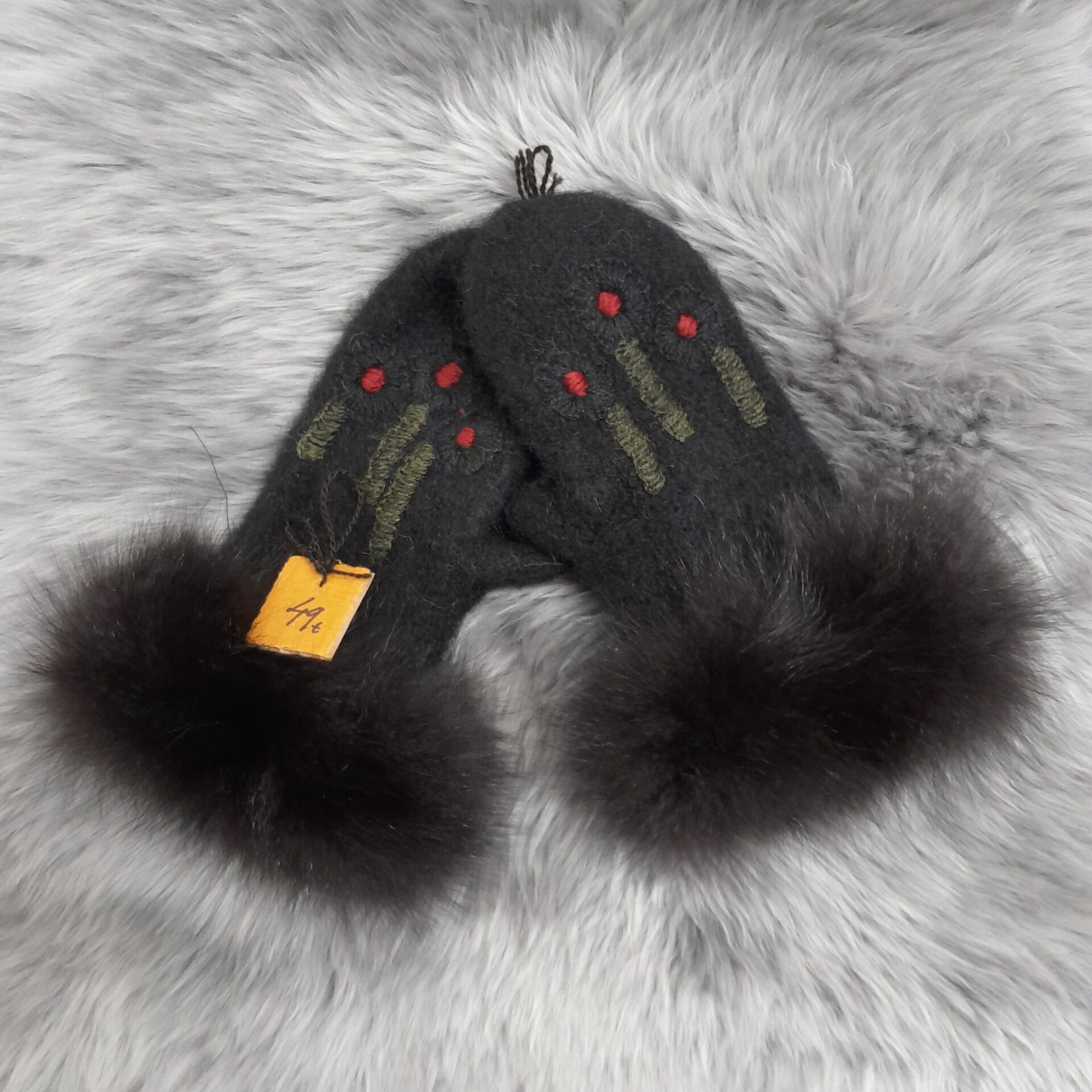 Tuula Tanner Vanutetut vanttuut turkiksella M