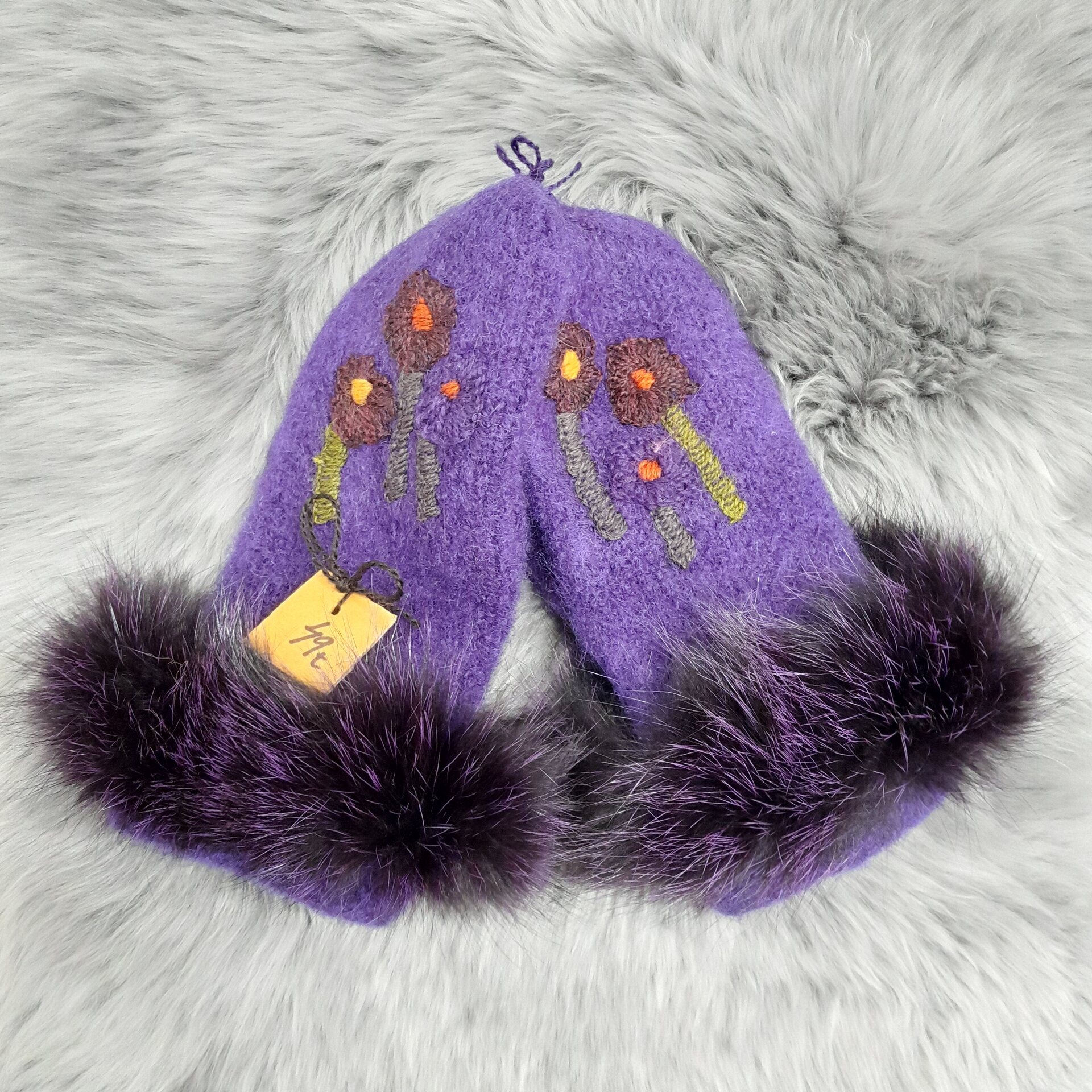 Tuula Tanner Vanutetut vanttuut turkiksella M