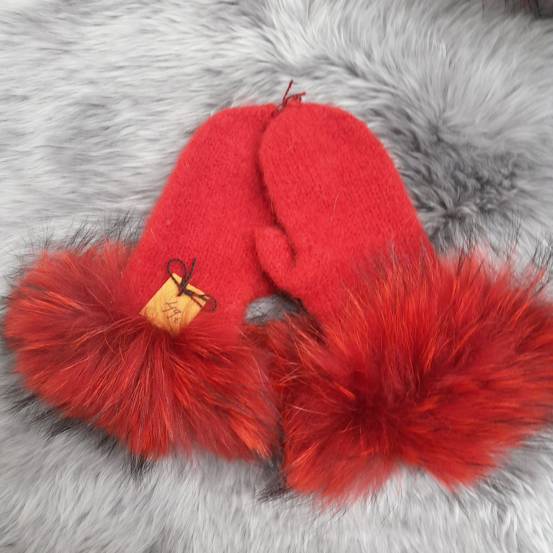 Tuula Tanner Vanutetut vanttuut turkiksella M