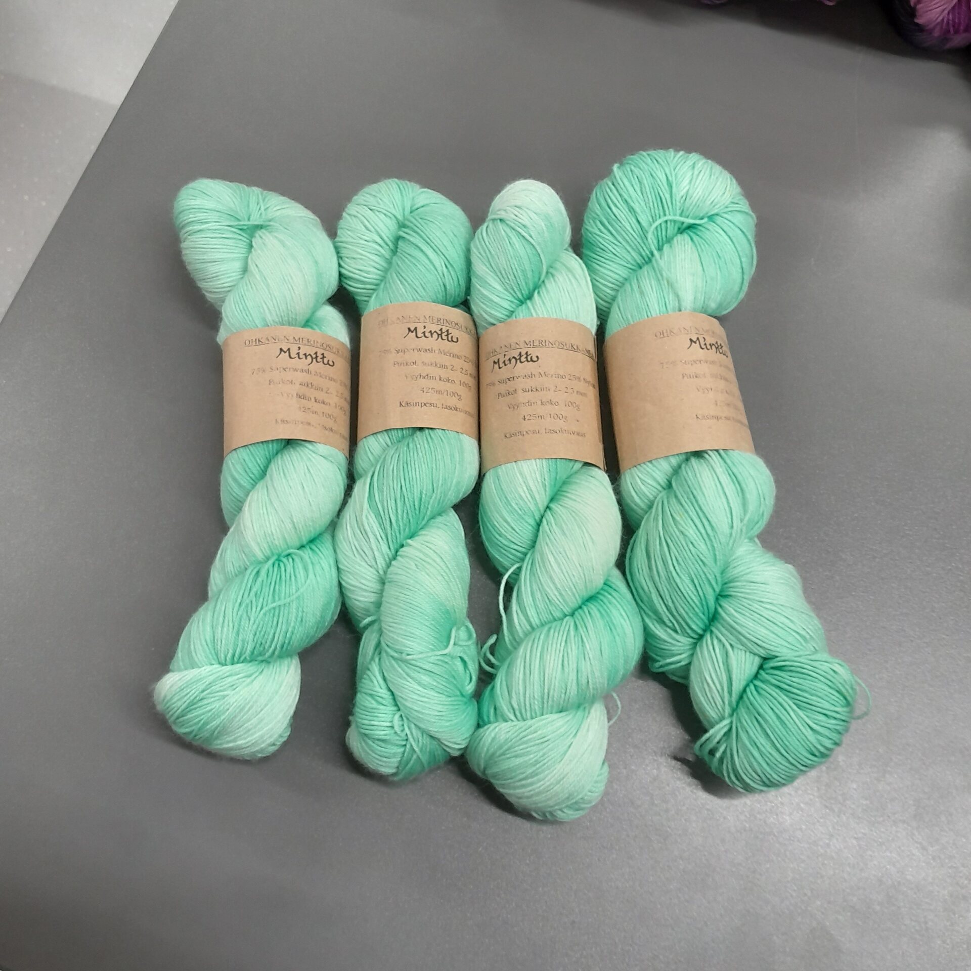 Skeinfinity Ohkanen merinosukkanen Minttu