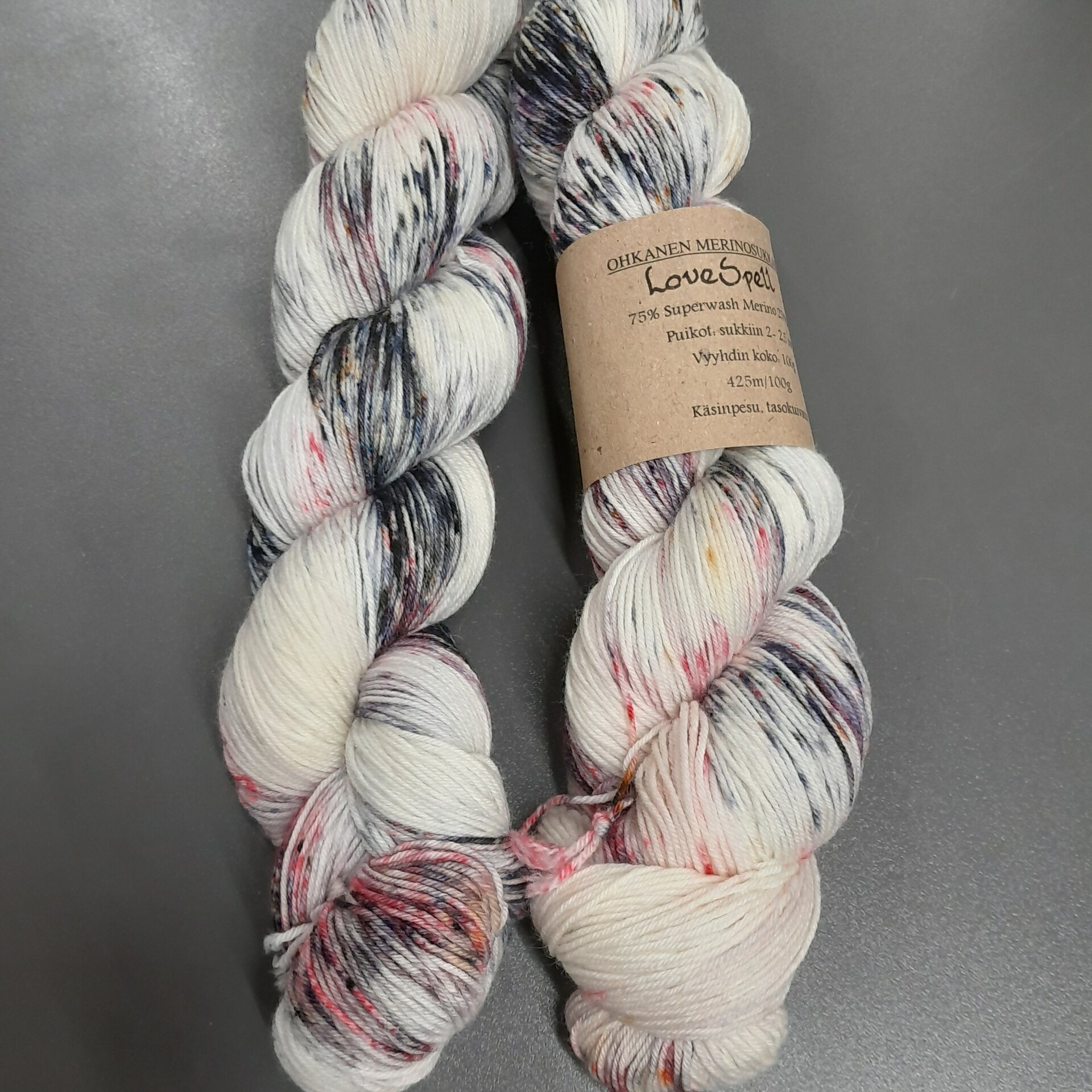 Skeinfinity Ohkanen merinosukkanen Love Spell