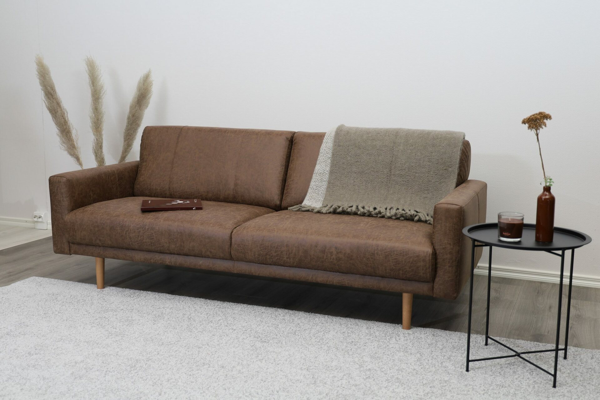 Huonekalukeidas-mallisto Hanko 3-istuttava sohva Liberty 08 Brown