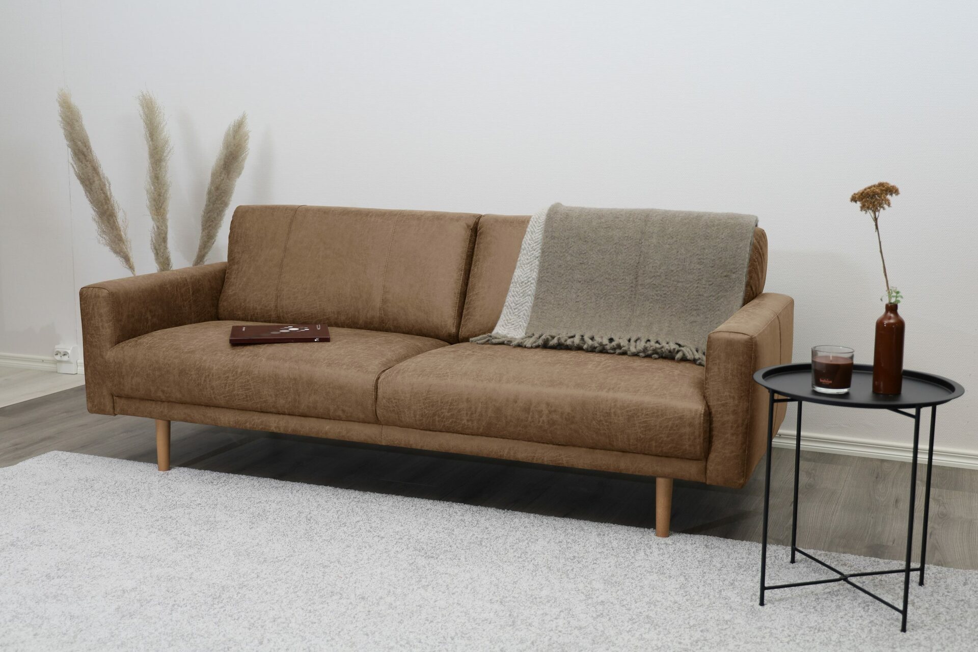 Huonekalukeidas-mallisto Hanko 3-istuttava sohva Liberty 08 Light Brown