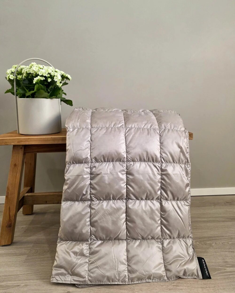 Joutsen Kulkuri torkkupeitto. 130x190 cm. Simpukka