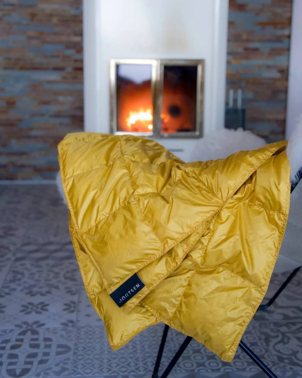 Joutsen Kulkuri torkkupeitto. 130x190 cm. Mango