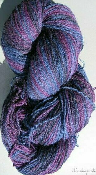Aade Lõng Vironvilla 8/2 vyyhti monivärinen Blue-lila n. 270g