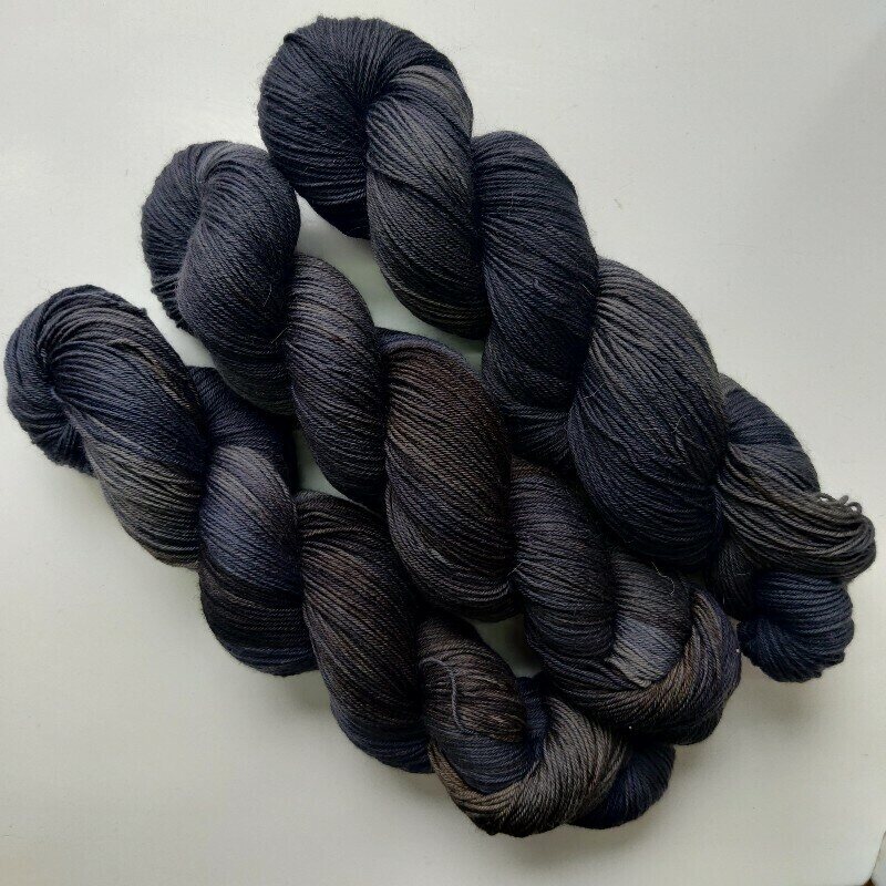 Skeinfinity Ohkanen merinosukkanen Salmiakki