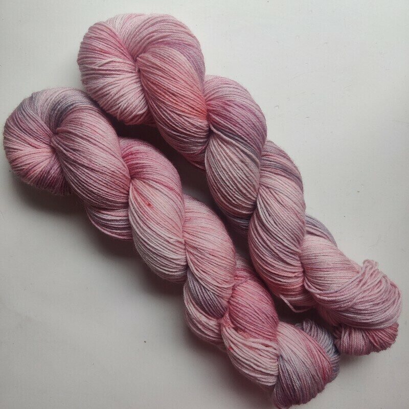 Skeinfinity Ohkanen merinosukkanen Kiss me