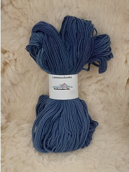 Käsinvärjätty kampalanka 110x4, 100g n. 210m Navy